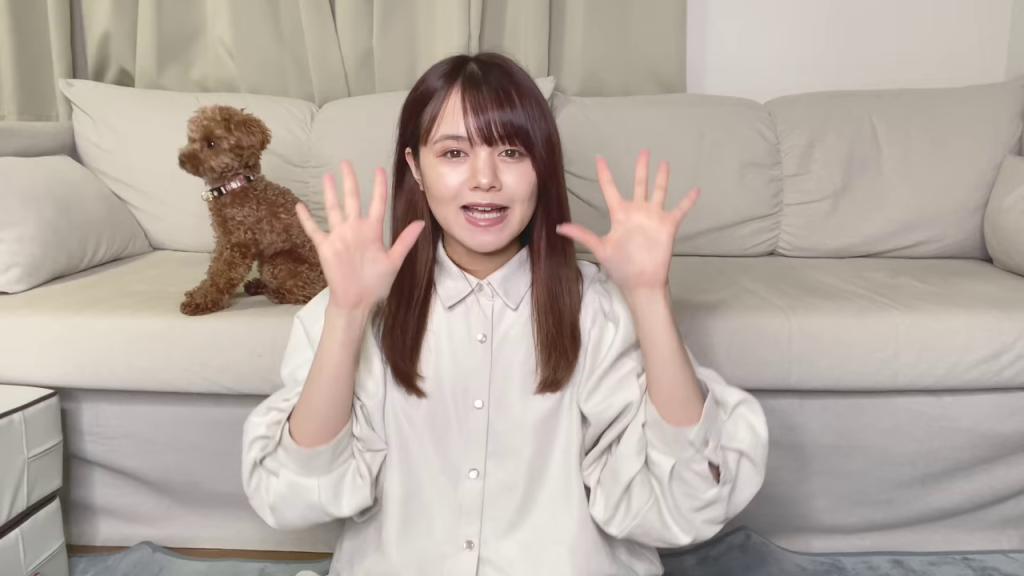 - 動画冒頭の画像を使用。親しみやすい笑顔と犬が、視聴者に安心感を与え、動画へのアクセスを促します。