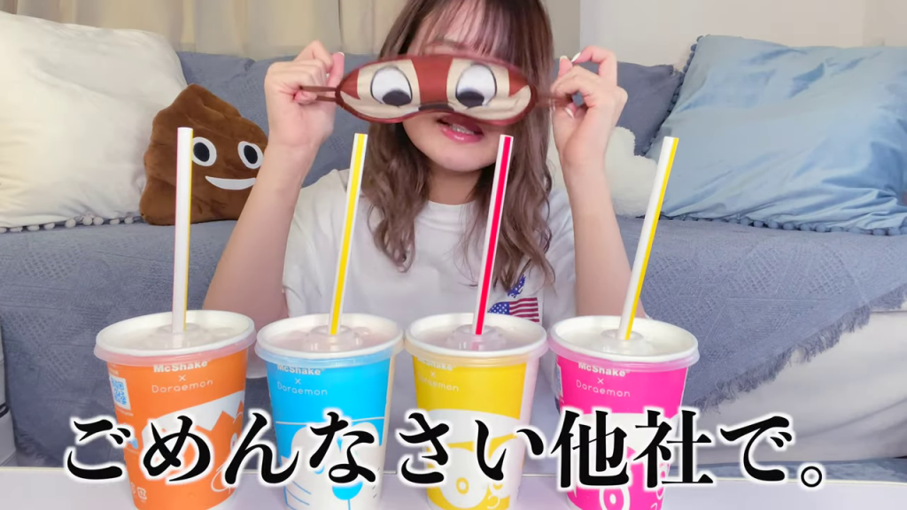 目隠しをしてブラインドテイスティングに臨む投稿者