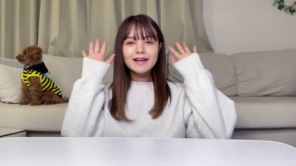 - オープニング：女性と犬の挨拶