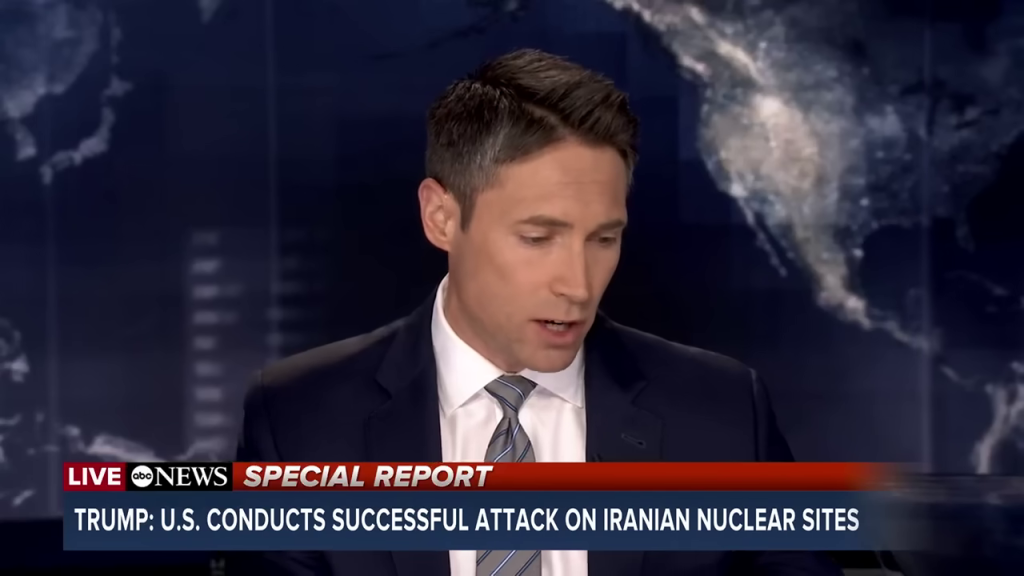 - イランの核関連施設の位置を示す地図。攻撃対象となりうる場所を視覚的に示し、読者の理解を深めるために最適。