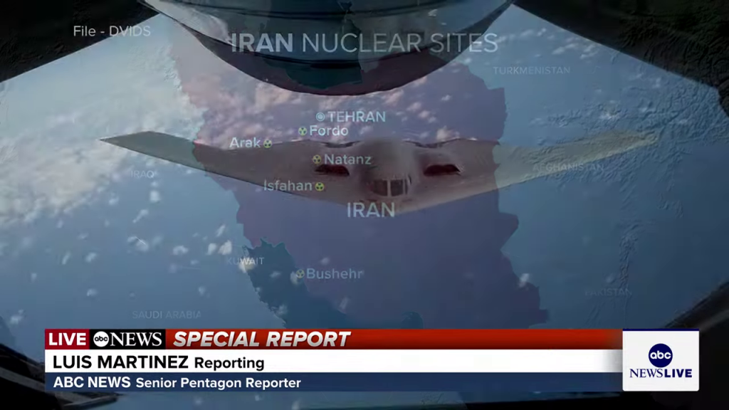 イランの核施設地図にB-2爆撃機が重ねて表示