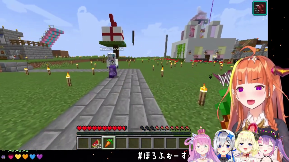 Minecraftの舗装された道と、プレゼントボックスのような建物