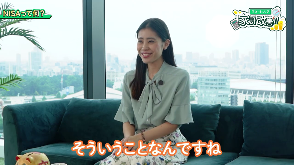 「そういうことなんですね」とテロップが表示され、笑顔で頷く女性