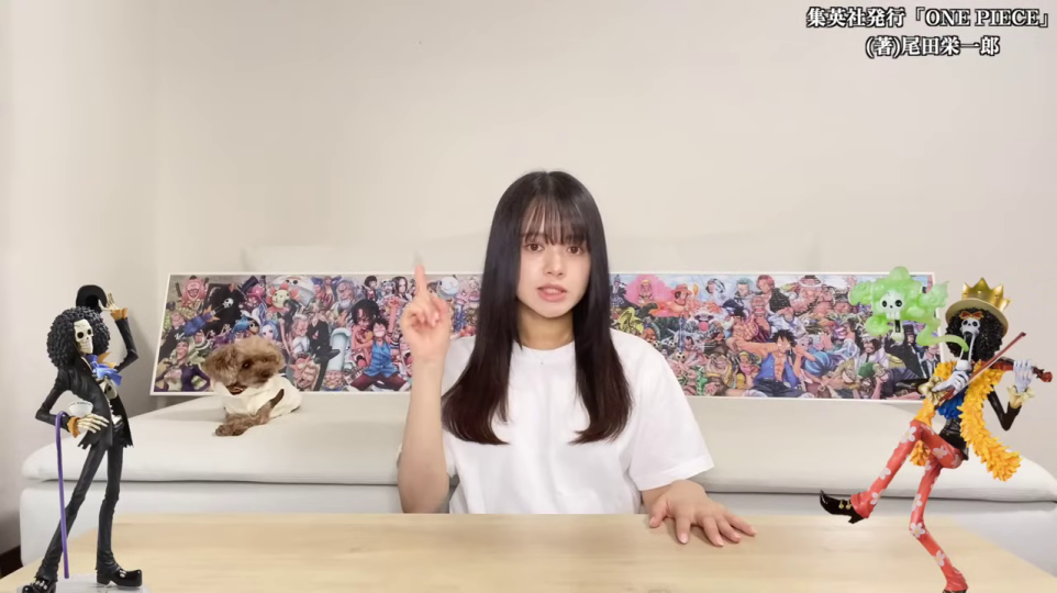 「塩を食べさせる」のテロップと女性