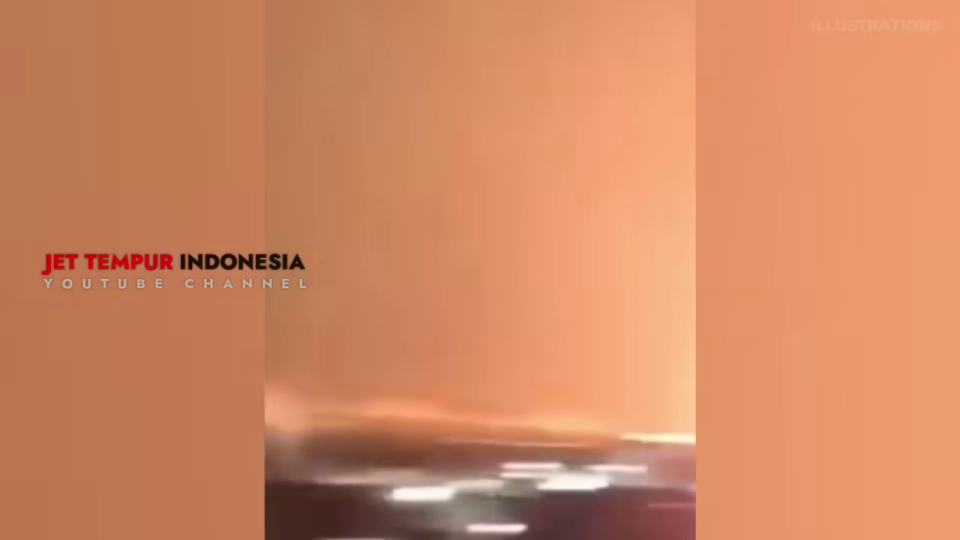 画面全体を覆う強烈なオレンジ色の閃光