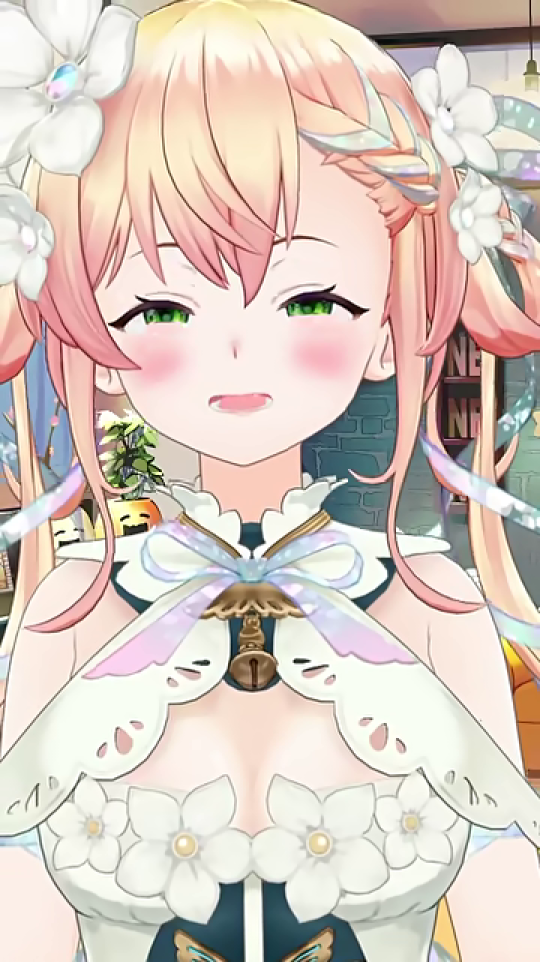 目を細めて茶目っ気のある笑顔を見せるVTuber