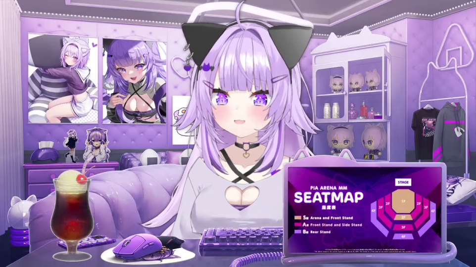 - 猫又おかゆのVTuberモデルが、メンバーシップ特典や過去のライブ会場の座席表とともに表示されている。ファンとの交流とビジネスモデルの融合を示す。