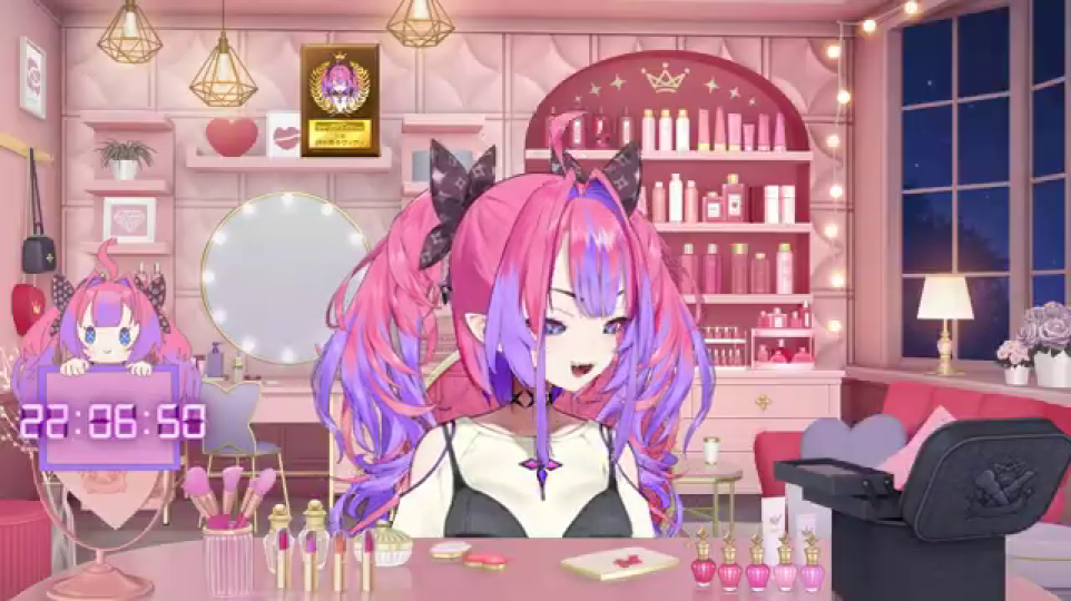 - VTuber「綺々羅々ヴィヴィ」の象徴的な配信開始画面。鮮やかなピンクの部屋と愛らしいキャラクターが、これから始まる狂気の世界とのコントラストを際立たせる。