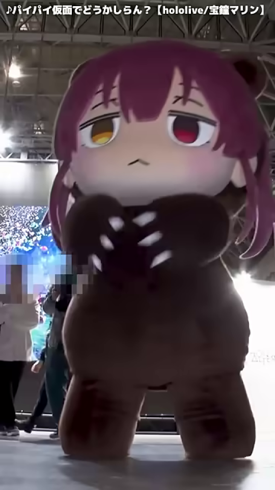 パイパイ仮面が両手を胸の前で合わせる開始ポーズ