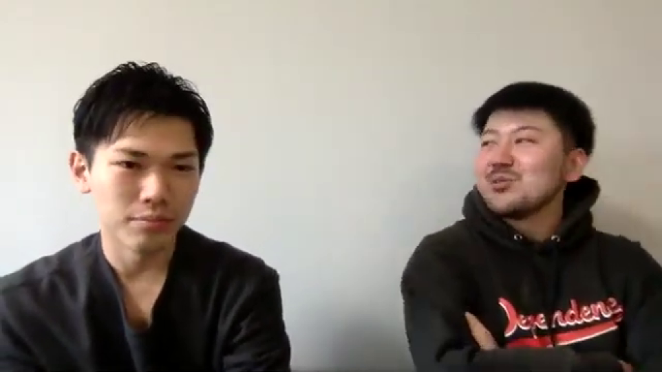 - 寛宿氏とユータロー氏が同時に爆笑している瞬間。動画の和やかな雰囲気と、二人の人間的な魅力が最も良く表れており、読者にポジティブな印象を与えます。