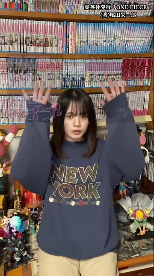 女性が驚きのジェスチャー