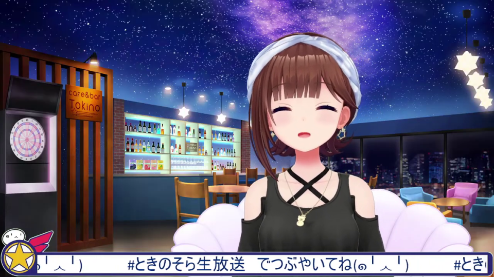 手書きで「そらちゃんの口内炎が早く治りますように」と書かれたボードをときのそらが閲覧