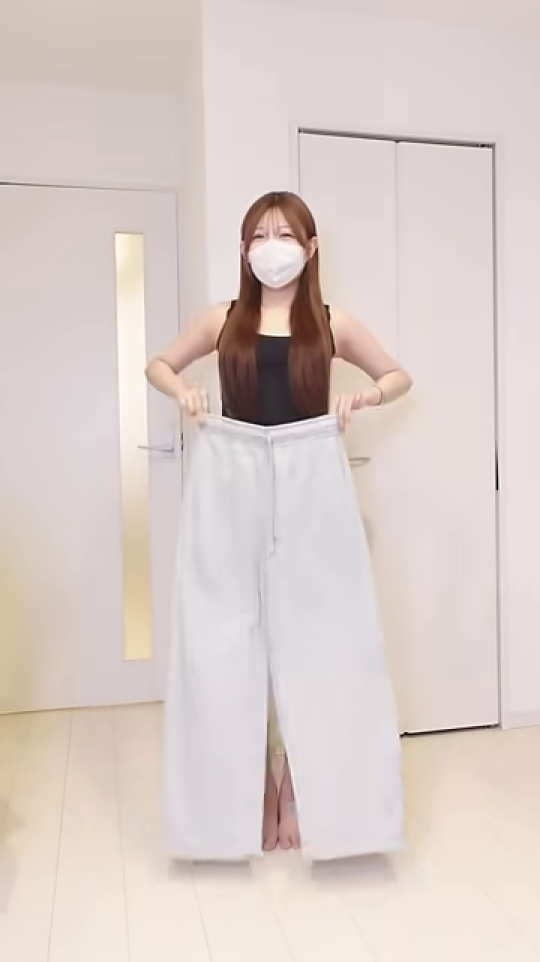 骨格ストレート向けシルエットのテロップと試着